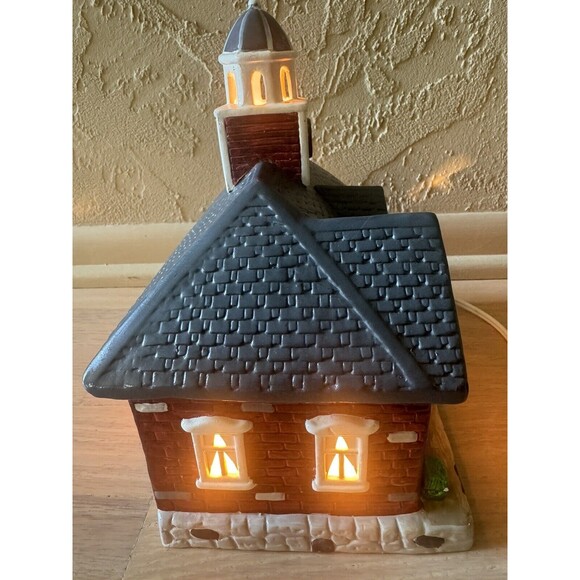 Yuletide Snow Hamlet Merry Town Station Ceramic‎ Christmas Village Lights Up - Picture 12 of 13